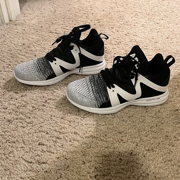 Athletic Propulsion Labs | NWOB APL Women’s Ascend in Black and White - Sz US 10 - Picture 3 of 7